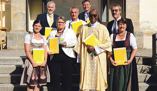 Das Seelsorgeteam von Altenberg mit Ronald Spreitzer, Herbert Witzmann, Juliane Riener, Eva Weber und Christine Hainzl sowie Pfarrmoderator Chigozie Nnebedum und Pfarr­assistent Franz Pamminger 