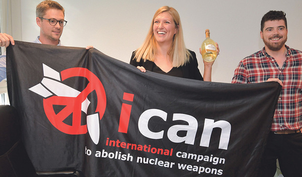 Wurde 2017 mit dem Nobelpreis ausgezeichnet – das Team von ICAN, der Internationalen Kampagne zur  Abschaffung von Nuklearwaffen.   