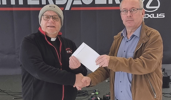 Pfarrer Franz Zeiger (links) mit Geschäftsführer Harald Wolf  