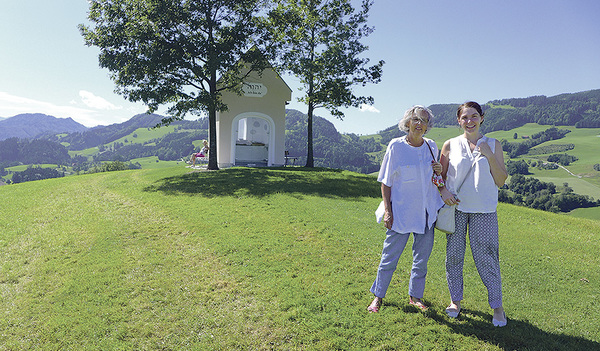 Heidemaria Hofer (links) und Maria Seyerlehner (rechts) sowie Barbara Haas und Rosa Großalber bildeten die Arge Heilsweg.   