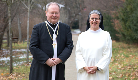 Die neue Vorsitzende der Ordenskonferenz, Sr. Franziska Madl, mit ihrem Stellvertreter, Propst Anton Höslinger.
