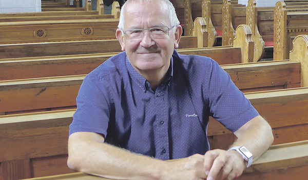 Pfarrassistent Reinhard Brandstetter in der Kirche seiner Pfarre Keinraming. Am 23. September 2018, um 9 Uhr, feiert die Pfarre das 113. Kirchweihfest und dankt ihm für 35 Jahre Dienst.  