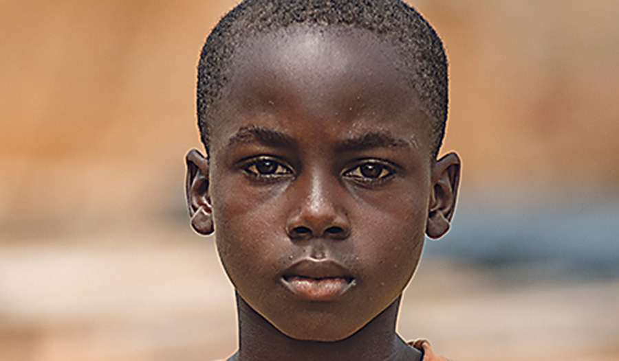 Kwabena musste schon mit acht Jahren auf den Kakaofeldern arbeiten.  