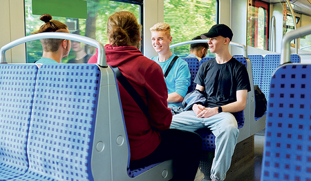 Eine Forderung von arbeitssuchenden Jugendlichen ist, dass es künftig für sie auch eine kostengünstige Netzkarte für den gesamten öffentlichen Verkehr in Oberösterreich gibt. 