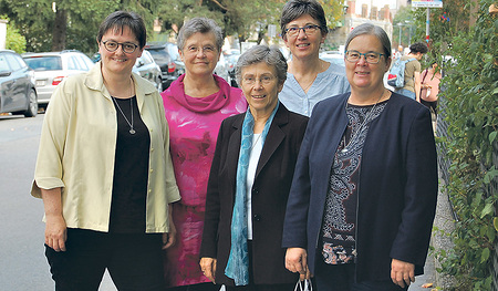 Die neu gewählte Provinzleitung: Sr. Martina Winklehner (von links), Sr. Maria Schlackl, Sr. Edith Bramberger, Sr. Erika Moser und Provinzleiterin Sr. Patricia Erber   