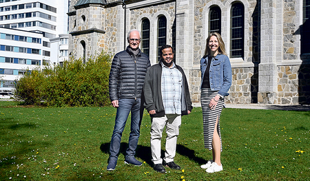 Sie feiern mit der Pfarre das 100-Jahr-Jubiläum: Pfarrgemeinderatsobmann Walter Pauer, Kaplan Pater Vincent und Pastoralassistentin Birgit Poimer. 