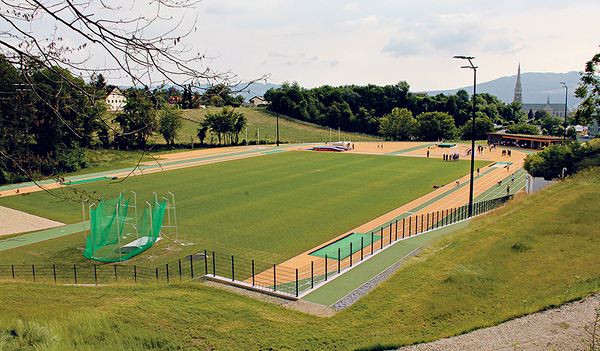 Die am Freitag eröffnete Anlage ist nicht nur neu, sondern bietet den Sportlern auch einen tollen Ausblick.