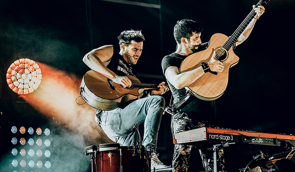 Das Musikkabarett-Duo Pizzera & Jaus rockt am 12. Juli den Linzer Domplatz. 