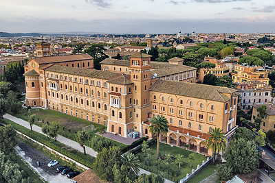 Sant’Anselmo in Rom ist das Zentrum des  Benediktinerordens. Weltweit leben  7.500 Benediktinermönche in 350 Klöstern und es gibt 15.000 Benediktinerinnen.  