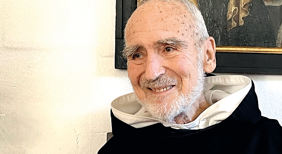 Bruder David Steindl-Rast ist ein österreichisch-amerikanischer Benediktiner.  
