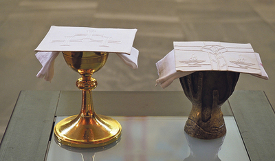 Die Eucharistiefeier ist Quelle und Höhepunkt kirchlichen Lebens.   