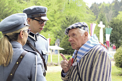 Ebensee: Ehemaliger Häftling des KZ-Außenlagers im Gespräch. Die Gedenkrede hielt die Schriftstellerin Marlene Streeruwitz.  