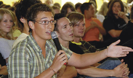 Poduimsdiskussion wahlwerbender Parteien im Bundesschulzentrum Kirchdorf/Krems; Prof. Ambros Gruber hatte die Idee dazu; vlnr: Barbara Steiner (KP?), Tina Tau? (SP?), Heide Schmidt (LIF), Christian D?rfel (?VP), Wolfgang Pirklhuber (Gr?ne), Helga Mos