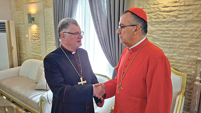 Bischof Scheuer im Gespräch mit dem chaldäischen Patriarchen Paul III. Nona.    