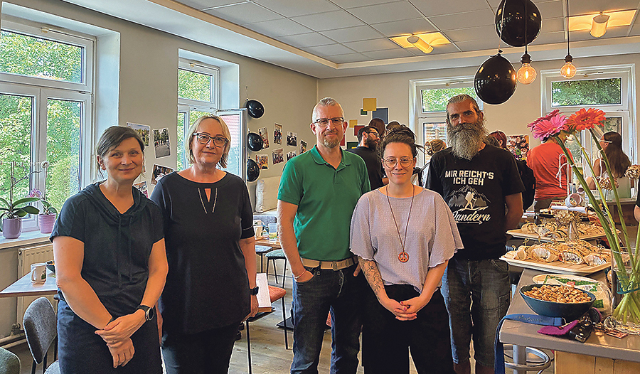 Abschied: Die Trainer:innen von ju-can beim Abschlussfest des Projekts.