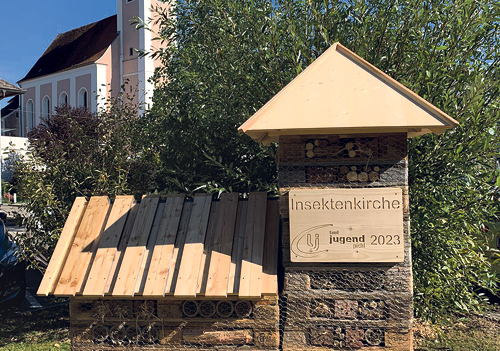 Die „Insektenkirche“ steht in unmittelbarer Nähe zur Pfarrkirche Pichl. 