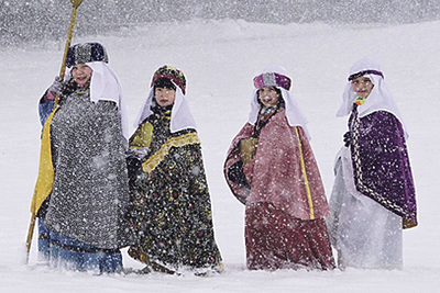 Unterwegs von Tür zu Tür: Die Sternsinger.  