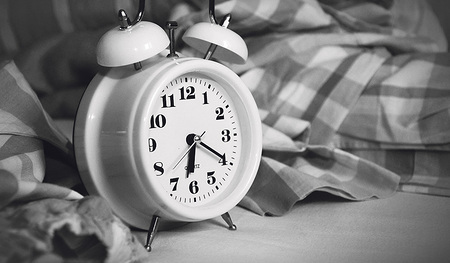 Der Wecker reißt uns oft unwillkommen aus dem Schlaf.