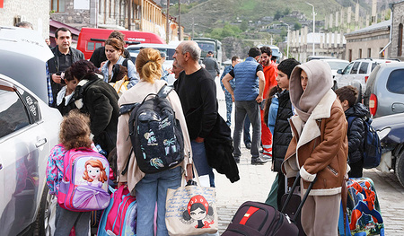 Tausende Karabach-Armenier sind auf der Flucht.