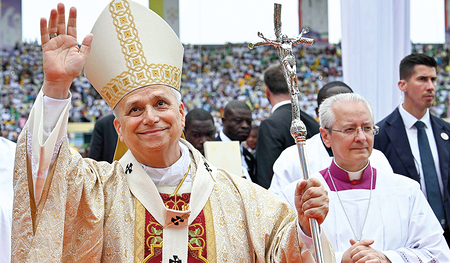 Papst Leo XIV. bei einem Gottesdienst am 23. April im Stadion von Malabo, Äquatorialguinea. 