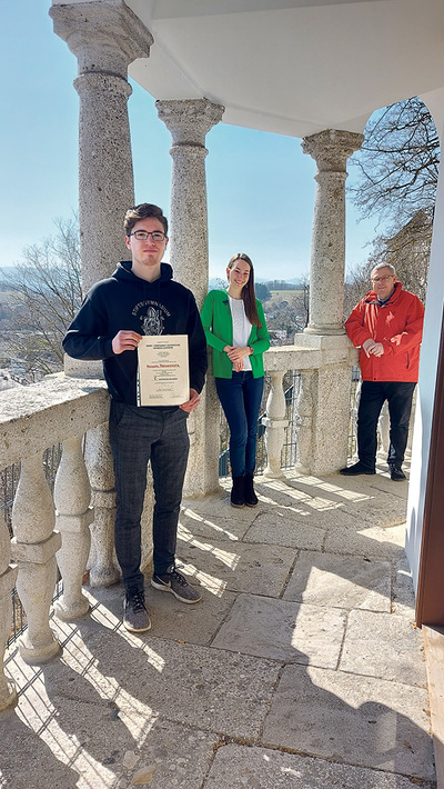 Michael Prenninger mit den Griechischprofessoren Anna Spanos und Florian Hörtenhuemer