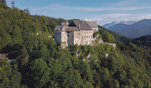 Die renovierte Burg Altpernstein ist ein beliebtes Ausflugsziel.   