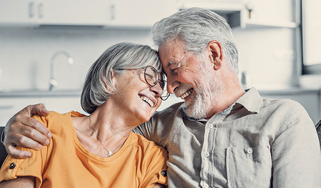 „Die Berührung ist die Keimzelle der Friedfertigkeit.“ Zarte Berührungen finden auch im Alltag Platz. 