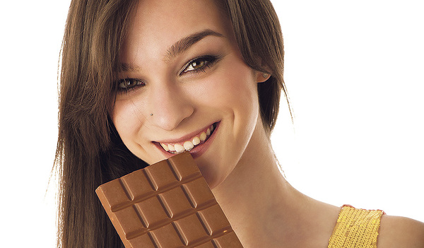 Schokolade naschen ist die süßeste von vielen Möglichkeiten, sich selbst in eine positive Stimmung zu bringen.