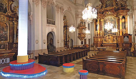 Kunst unserer Zeit im barocken Sakralraum.