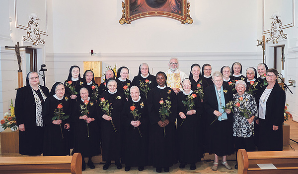 Die Feiergemeinschaft der Professjubiläen im Mutterhaus der Franziskanerinnen von Vöcklabruck.
