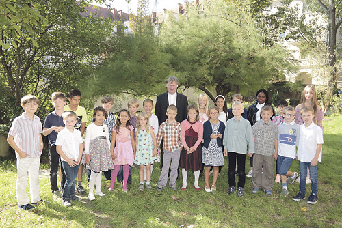 Bischof Manfred Scheuer bei der Eröffnung der Ambleside-Schule Linz.