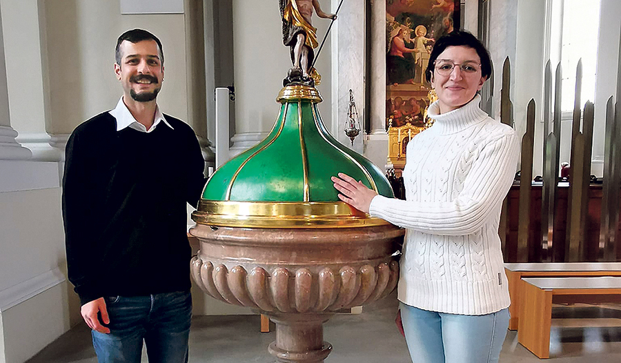 Ali und Fatimeh freuen sich auf ihre Taufe in der Pfarrgemeinde Heilige Familie in Linz.   