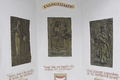 Evangelisierung: Die Heiligen dieses Bildstockes sind Teresa von Avila (Spanien), Petrus Canisius (Niederlande) und Kolumban (Irland). 