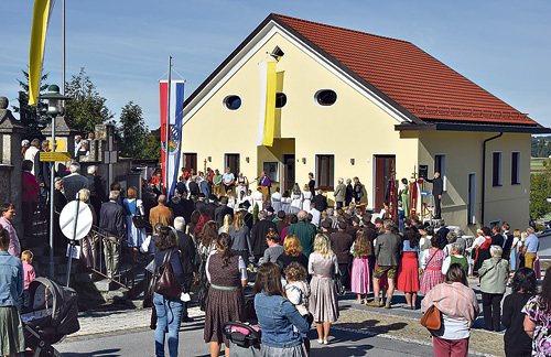 Große Freude herrschte über die Eröffnung des neuen Pfarrheims von Ostermiething.   
