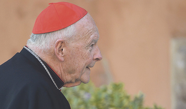 In einem aktuellen Vatikan-Bericht geht es um die Frage, wie der entlassene US-Kardinal Theodore McCarrick trotz umlaufender Gerüchte von moralischem Fehlverhalten Karriere machen konnte. Er gehörte zu den einflussreichsten Figuren der katholischen K