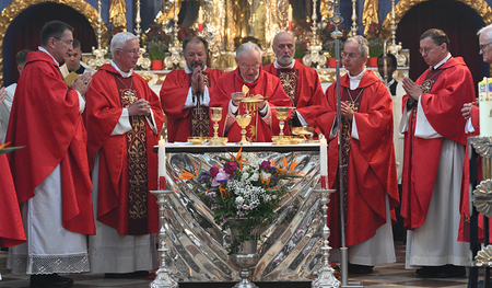 2022 konnte der emeritierte Bischof (Mitte) noch einen Dankgottesdienst zu seinem 85. Geburtstag feiern