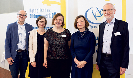 Christian Pichler, Andrea Pirngruber, Michaela Wagner (KBW) mit Renata Schmidtkunz und Klaus Dopler, dem geistlichen Assistenten des KBW (v. li.) 