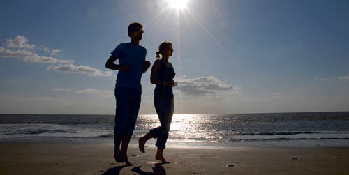 Joggen am Strand [ (c) www.BilderBox.com, Erwin Wodicka, Siedlerzeile 3, A-4062 Thening, Tel. + 43 676 5103678.Verwendung nur gegen HONORAR, BELEG, URHEBERVERMERK nach AGBs auf bilderbox.com]