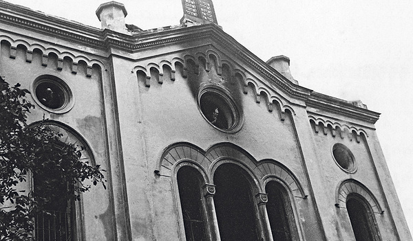 Nach dem Brand: Die Linzer Synagoge im November 1938 (Das Foto stammt aus dem Buch „Linz 1918 /1938 – Jüdische Biographien“ von Verena Wagner, Archiv der Stadt Linz, ISBN 978-3-900388-63-8).   
