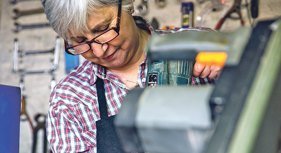 In Sozialprojekten werden viele Frauen beim (Wieder-)Einstieg in den Arbeitsmarkt unterstützt. Sie haben eine Schlüsselrolle bei der Bewältigung des Fachkräftemangels. 