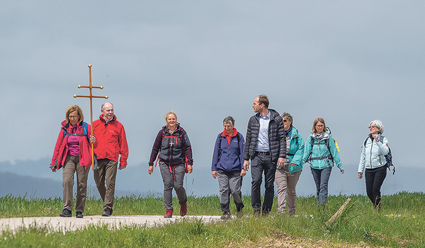 An der ersten Pilger-Wanderung am Benediktweg nahm Landesrat Max Hiegelsberger teil.  