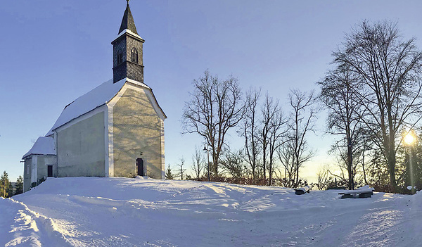 Die Hollerbergkirche ist romantisch gelegen.   