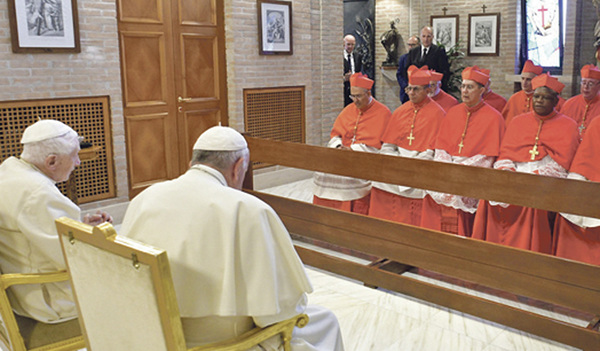 Die neuen Kardinäle statteten zusammen mit Papst Franziskus dessen Vorgänger Benedikt XVI. einen Besuch ab. 