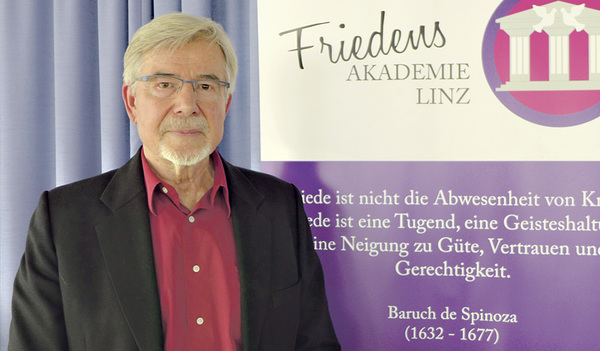 Prof. em. Dr. Lothar Brock von der Hessischen Stiftung Friedens- und Konfliktforschung in Frankfurt am Main sprach bei den „Linzer Friedensgesprächen“.   