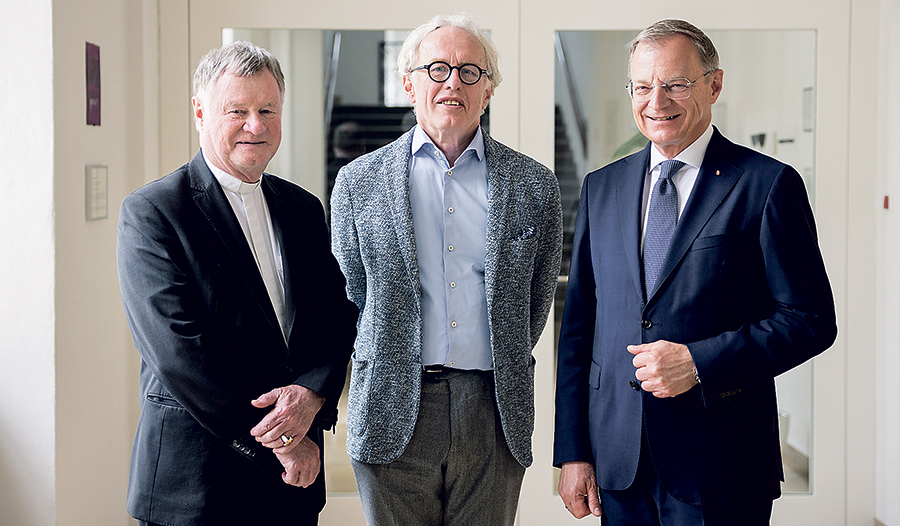 Bischof Scheuer, Festivalleiter Haselböck und Landeshauptmann Stelzer. 