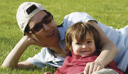 Mutter und Kind [ (c) www.BilderBox.com, Erwin Wodicka, Siedlerzeile 3, A-4062 Thening, Tel. + 43 676 5103678.Verwendung nur gegen HONORAR, BELEG, URHEBERVERMERK nach AGBs auf bilderbox.com]