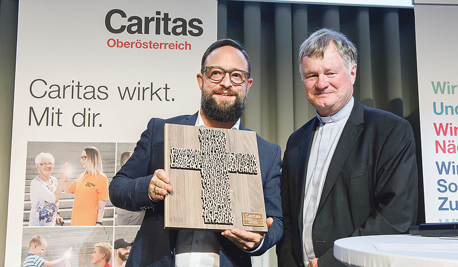 Caritas-Direktor Pimmingstorfer mit Bischof Scheuer.   