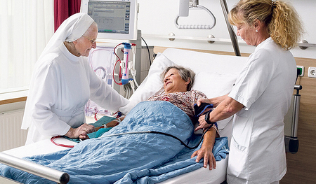 Österreichweit steht jedes fünfte Spitalsbett in einem Ordenskrankenhaus.  Jährlich werden rund zwei Millionen Patient:innen betreut. 