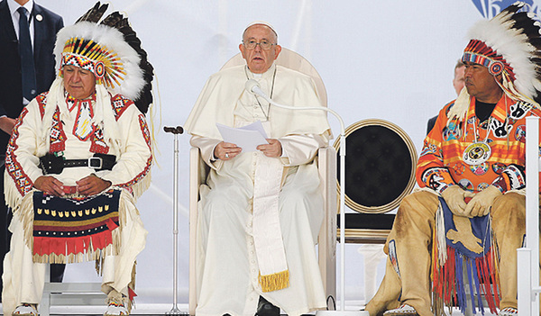 Ankunft in Kanada: Papst Franziskus bittet um Vergebung  während der Begegnung mit Indigenen in Maskwacis.