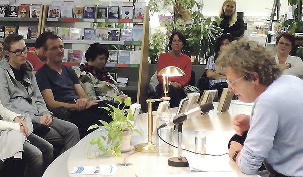 In der Stadtbibliothek Steyr bei der Kriminacht. Der in Pichlwang geborene Schriftsteller ist viel auf Reisen und lebt in Wien. Zurzeit arbeitet er an einem historischen Roman. 